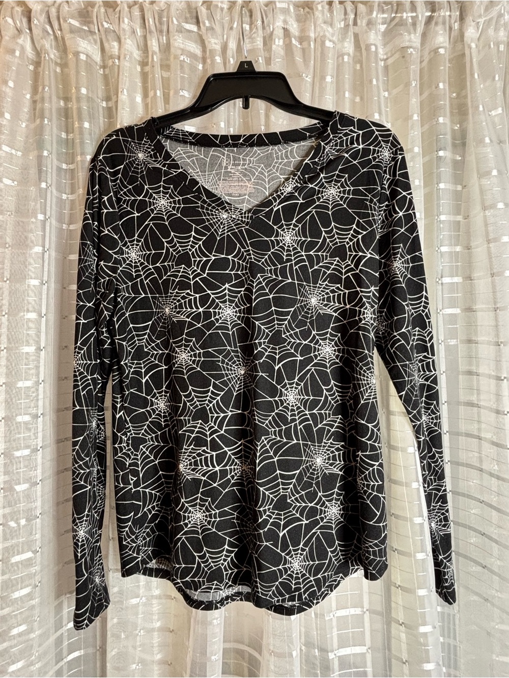 No Boundaries Black Long-Sleeve V-Neck Spiderweb Print Top